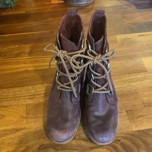Sorel Cate Laceup boots Burgundy 6.5 - Picture 5 of 9